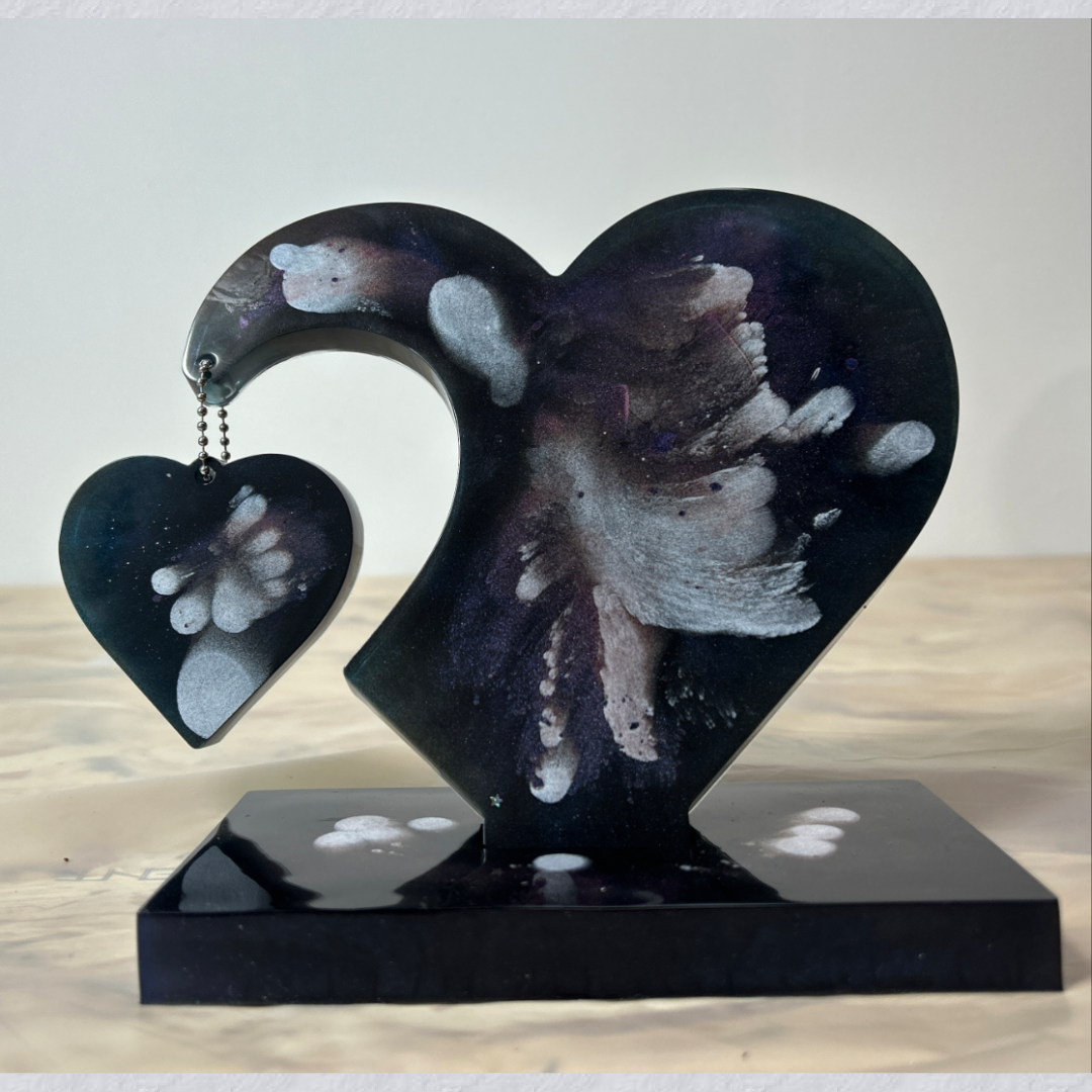 Modèle Prestige – Plaque funéraire personnalisable (Cœur & petit cœur suspendu)